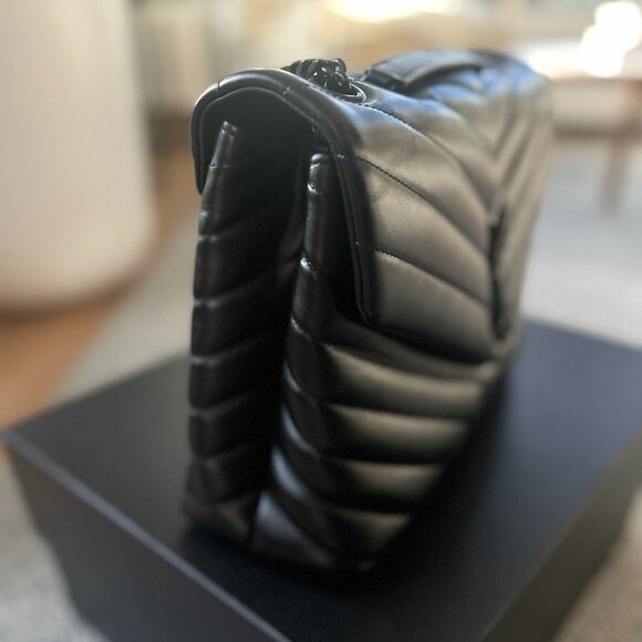 Saint Laurent Matelassé Leather Shoulder Bag (Black, Large) - Authentic - Picture 5 of 11